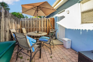 20 Patio 04 - Lake Worth Homes
